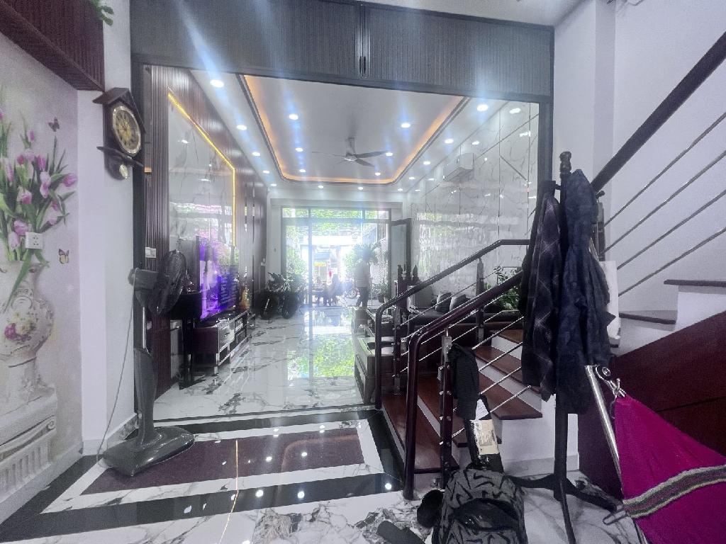 3bl8-9FC83C43-m6axo56u_16_9