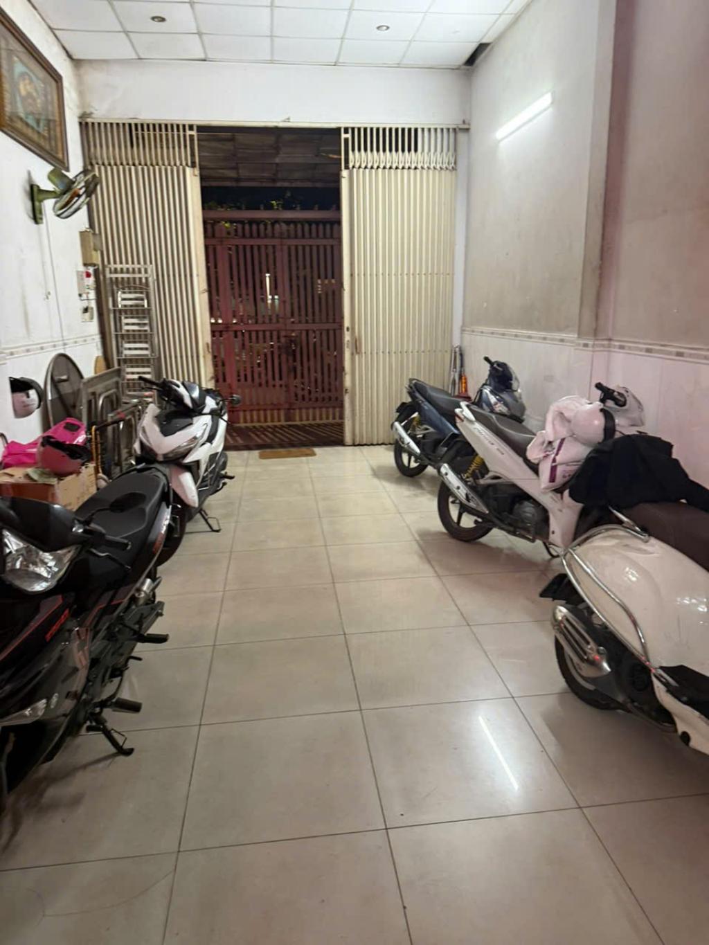 3gf7-7F4E5584-m9bcpq50_37_11