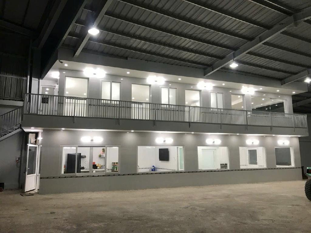 xai-E428238B-m4uq4i30_73_13